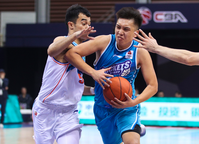 爱游戏官网葡萄牙体育训练开放日，今夜刷新队史纪录引欢呼，CBA常规赛在即，阵容厚度经受考验的简单介绍